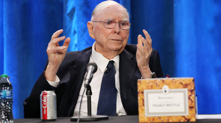 Munger Lambasts : Staunch Criticisms and the Controversy of Cryptocurrency Investments
