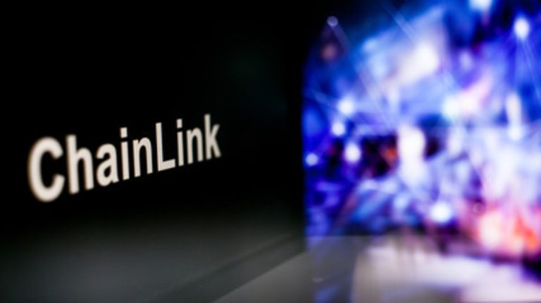 Chainlink's price stays above $10 support with liquidations over $5M. Increased network activity hints at a possible recovery, with targets at $14 and $18.